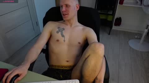 Snapshot of nikki_hard chatting on December 16, 10:50 am nikki online show from December 16, 10:50 am