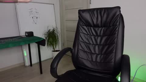 Snapshot of nikki_hard chatting on December 18, 12:18 pm nikki online show from December 18, 12:18 pm