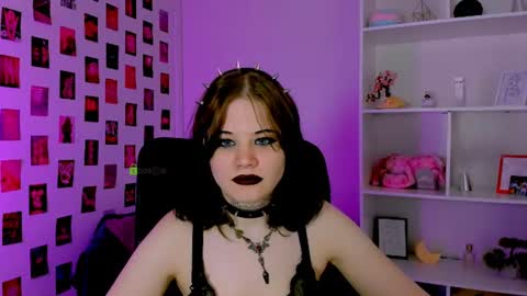 Snapshot of nikki_kiss_ chatting on July 23, 8:45 am nikki_kiss_ online show from July 23, 8:45 am