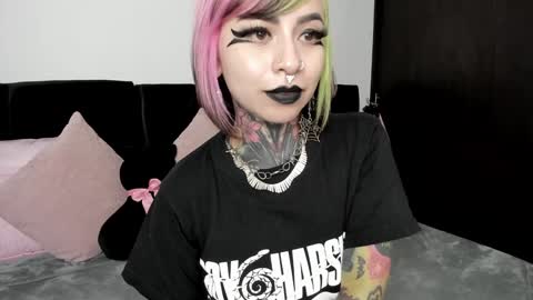 Nikki Ramone   online show from January 24, 3:02 pm