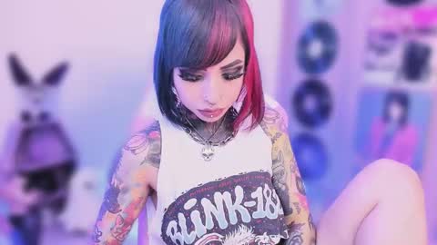 Nikki Ramone   online show from November 18, 9:52 pm