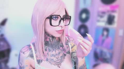 Nikki Ramone   online show from January 5, 5:27 pm