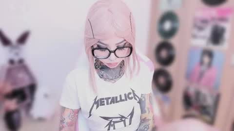 Nikki Ramone   online show from January 15, 11:26 am