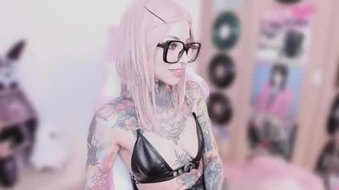 Nikki Ramone   online show from January 16, 11:25 am