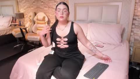 Snapshot of nikkyhearts chatting on January 14, 12:44 pm Y E S I online show from January 14, 12:44 pm