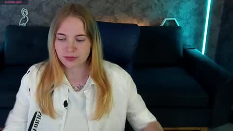 nikkyreyyy online show from May 16, 5:48 am