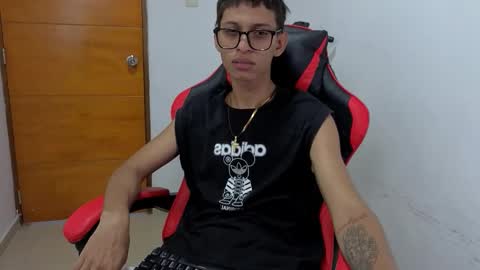 niklaus_wolf online show from March 23, 5:06 pm