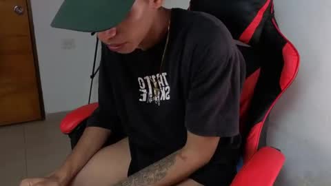 niklaus_wolf online show from March 31, 6:14 am