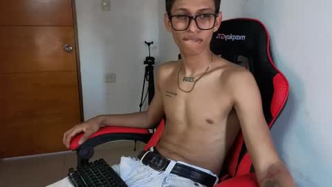 niklaus_wolf online show from April 2, 5:32 pm