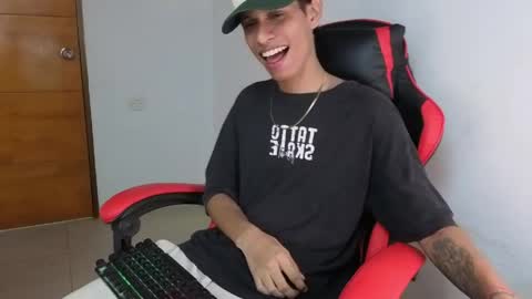 niklaus_wolf online show from April 14, 3:56 am