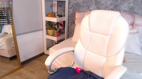 Niko Robin online show from December 19, 4:02 am