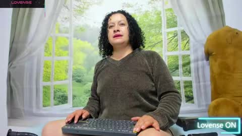 Snapshot of nikol32__ chatting on June 5, 10:43 am dayan online show from June 5, 10:43 am