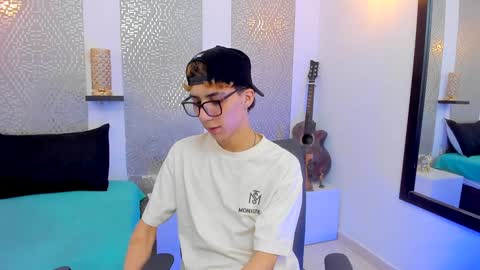 Snapshot of nikolay_gregori chatting on December 14, 5:29 am online show from December 14, 5:29 am