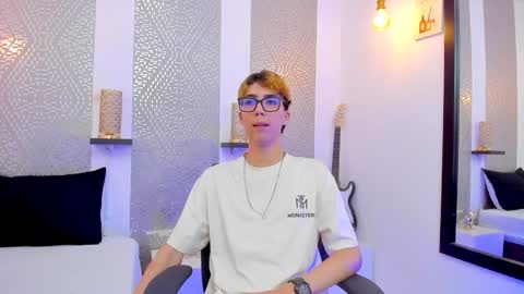 Snapshot of nikolay_gregori chatting on December 15, 8:08 am online show from December 15, 8:08 am
