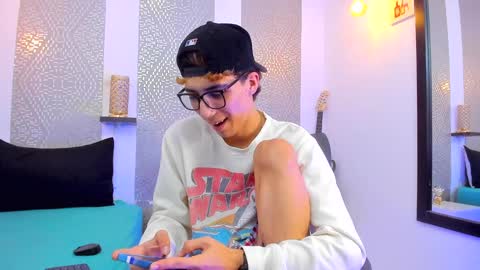 Snapshot of nikolay_gregori chatting on December 22, 11:22 am online show from December 22, 11:22 am