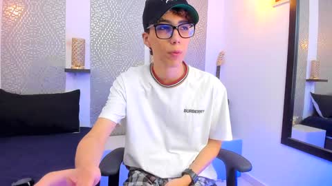 Snapshot of nikolay_gregori chatting on December 26, 4:43 am online show from December 26, 4:43 am