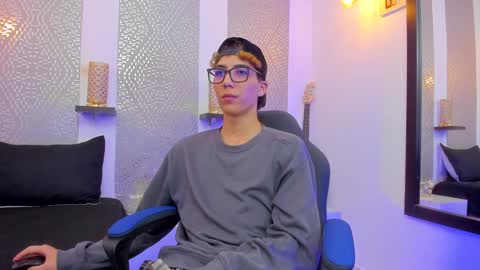 Snapshot of nikolay_gregori chatting on January 3, 10:09 am online show from January 3, 10:09 am