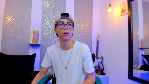 Snapshot of nikolay_gregori chatting on January 7, 7:42 am online show from January 7, 7:42 am