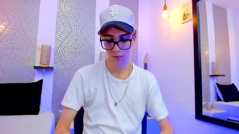 Snapshot of nikolay_gregori chatting on January 8, 7:03 am online show from January 8, 7:03 am