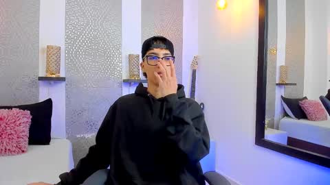 Snapshot of nikolay_gregori chatting on January 22, 4:34 am online show from January 22, 4:34 am