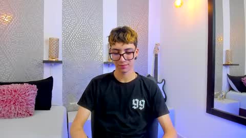 Snapshot of nikolay_gregori chatting on January 22, 7:35 am online show from January 22, 7:35 am