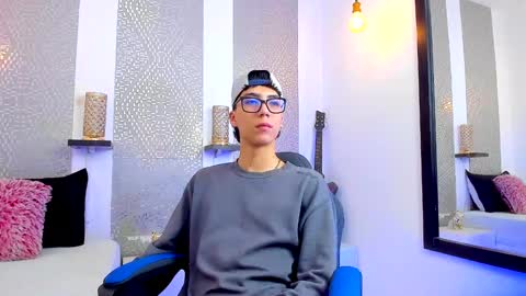 Snapshot of nikolay_gregori chatting on January 27, 7:14 am online show from January 27, 7:14 am