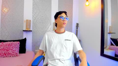 Snapshot of nikolay_gregori chatting on February 2, 4:05 am online show from February 2, 4:05 am