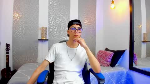 Snapshot of nikolay_gregori chatting on February 4, 6:57 am online show from February 4, 6:57 am