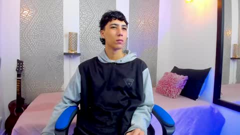 Snapshot of nikolay_gregori chatting on February 6, 3:59 am online show from February 6, 3:59 am