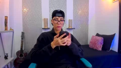 Snapshot of nikolay_gregori chatting on February 18, 4:37 am online show from February 18, 4:37 am