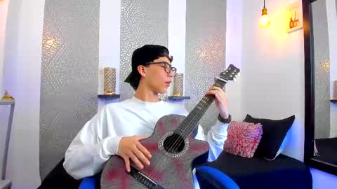 Snapshot of nikolay_gregori chatting on February 20, 7:23 am online show from February 20, 7:23 am