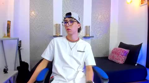 Snapshot of nikolay_gregori chatting on February 21, 4:18 am online show from February 21, 4:18 am