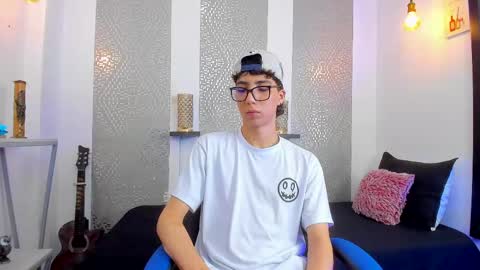 Snapshot of nikolay_gregori chatting on February 25, 4:24 am online show from February 25, 4:24 am