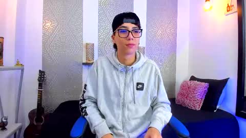 Snapshot of nikolay_gregori chatting on March 4, 4:06 am online show from March 4, 4:06 am