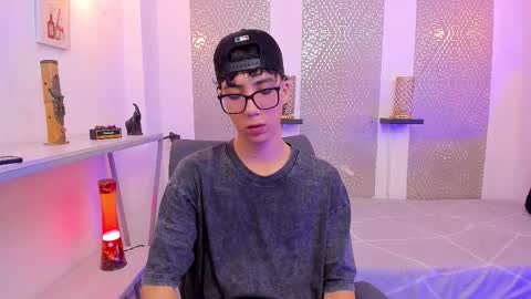 Snapshot of nikolay_gregori chatting on September 30, 4:17 am online show from September 30, 4:17 am