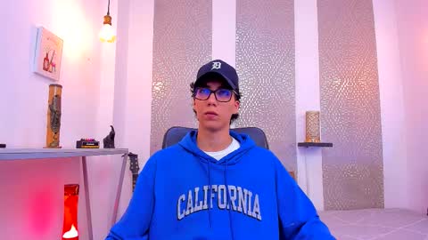 Snapshot of nikolay_gregori chatting on October 19, 4:46 am online show from October 19, 4:46 am