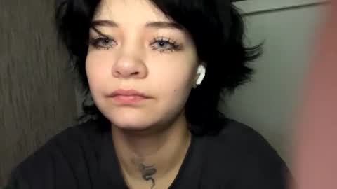 Snapshot of nikoli_naw chatting on January 6, 7:45 pm nikoli_naw online show from January 6, 7:45 pm