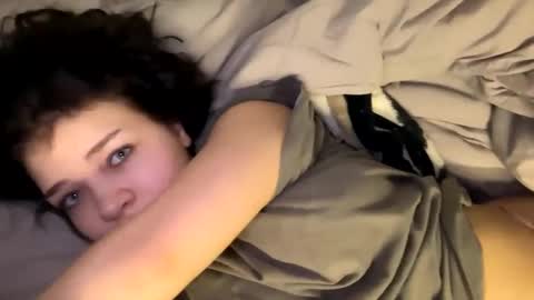 Snapshot of nikoli_naw chatting on February 8, 12:28 am nikoli_naw online show from February 8, 12:28 am