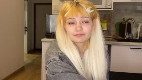 nikoli_naw online show from April 14, 8:15 pm