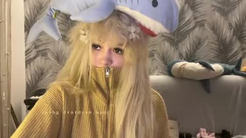 Snapshot of nikoli_naw chatting on June 19, 8:23 pm nikoli_naw online show from June 19, 8:23 pm