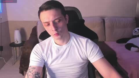 Snapshot of nikolos_vise chatting on February 6, 6:35 pm Nikolos online show from February 6, 6:35 pm