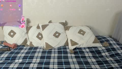 Snapshot of nikompell chatting on December 5, 6:43 am niko online show from December 5, 6:43 am