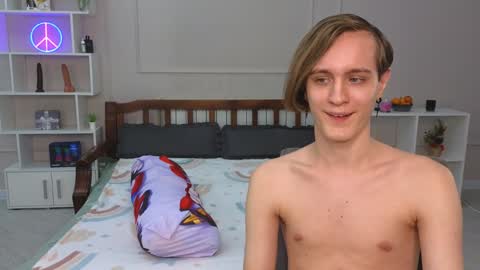 Snapshot of nikompell chatting on January 4, 2:25 am niko online show from January 4, 2:25 am