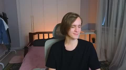 Snapshot of nikompell chatting on February 23, 3:35 am niko online show from February 23, 3:35 am