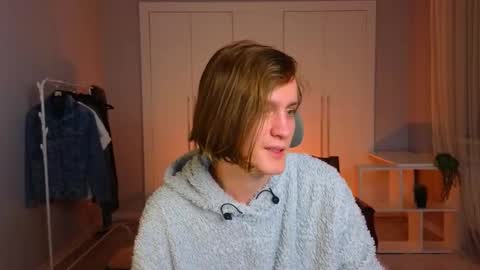 Snapshot of nikompell chatting on March 11, 7:36 pm niko online show from March 11, 7:36 pm