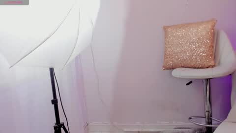 Snapshot of niky_love21 chatting on October 22, 10:20 pm NIKY online show from October 22, 10:20 pm