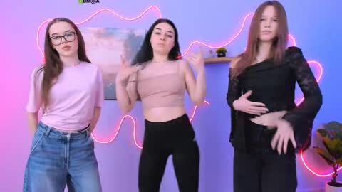 nila_eclipse online show from April 14, 9:04 am