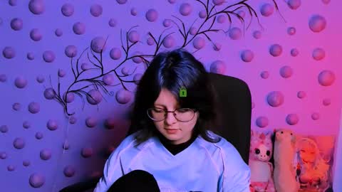 Snapshot of nila_luxe chatting on December 17, 8:59 pm nila_luxe online show from December 17, 8:59 pm