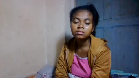 nilah online show from June 25, 3:17 am