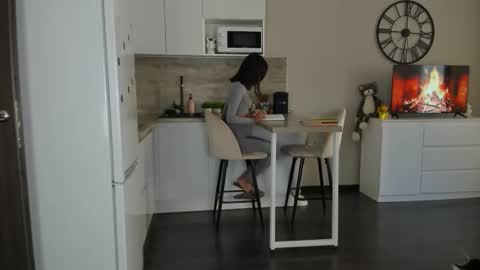 Bella online show from September 19, 1:34 pm